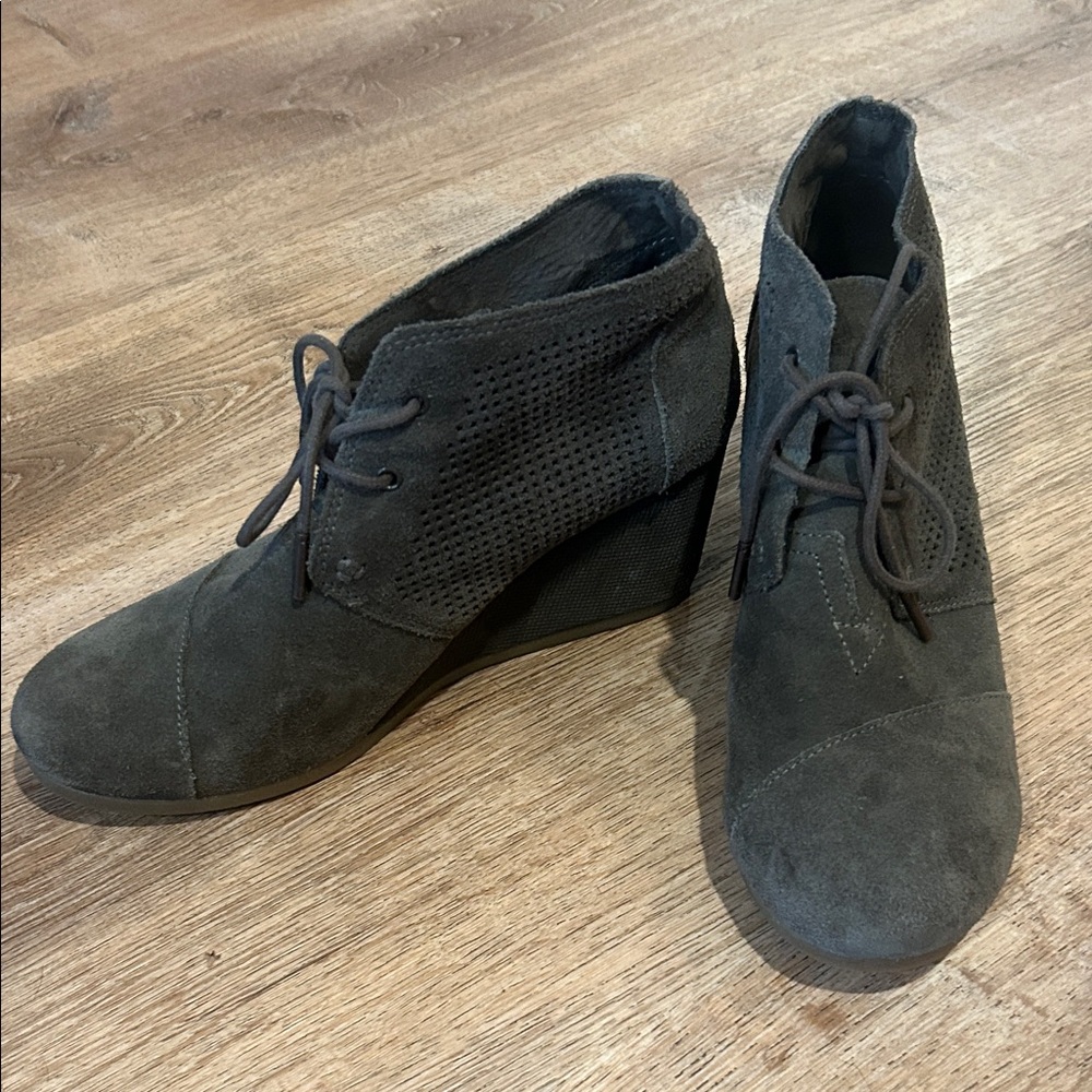 Toms Green Suede Wedge Shoes
